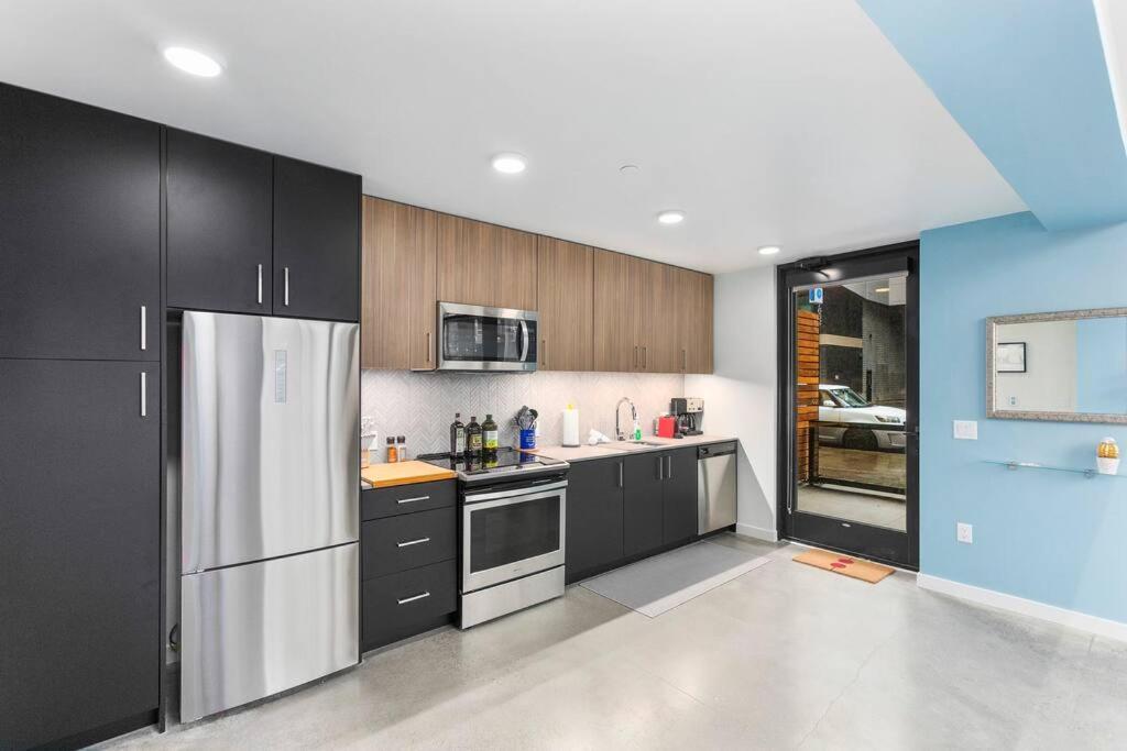 Airy And Open Corner Loft - 92 Walkscore Redmond Exterior photo